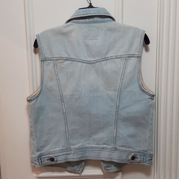 🛍️ Lightwash jean vest with jewels - Picture 4 of 5